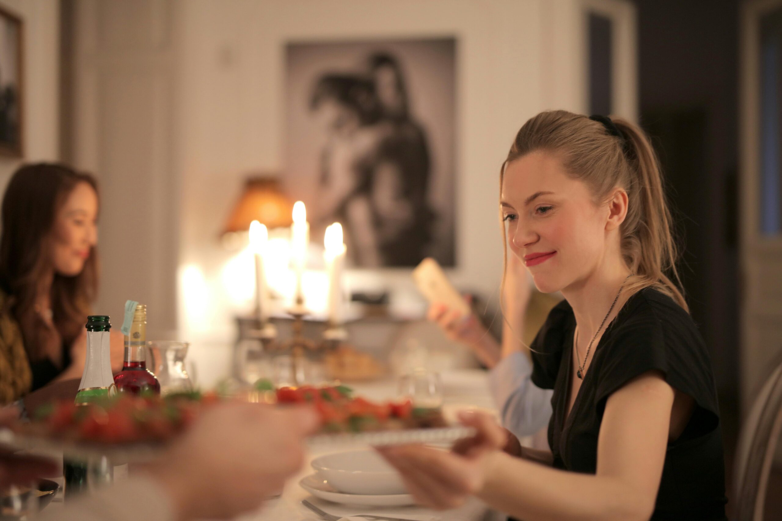 naine kallis restoran küünlad söök söömine Üha rohkem loodust kaitsvaid inimesi vähendavad lihasöömist.