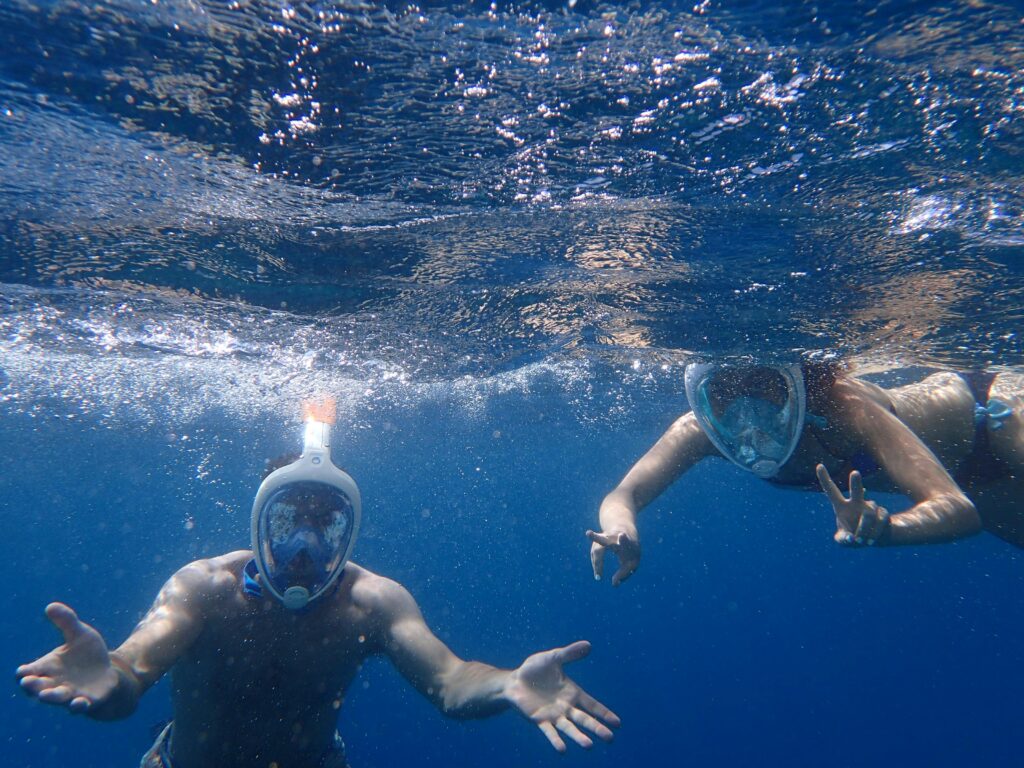 Photo by Noz Urbina: https://www.pexels.com/photo/photo-of-people-snorkeling-underwater-734725/